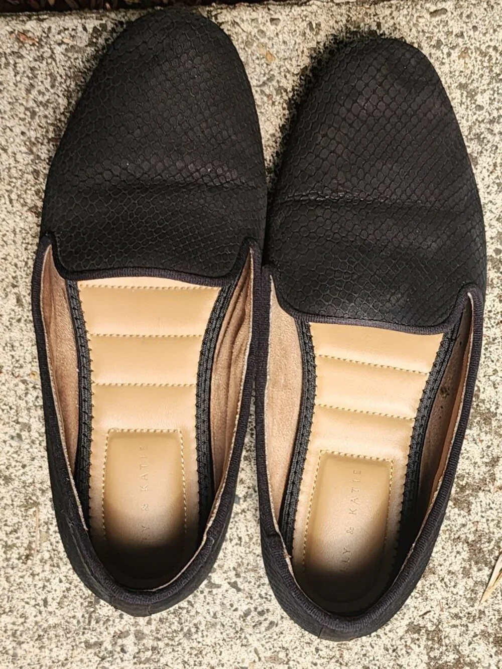 Kelly & Katie Peyton size 8 Black suede flats, faux 🐍 🐍